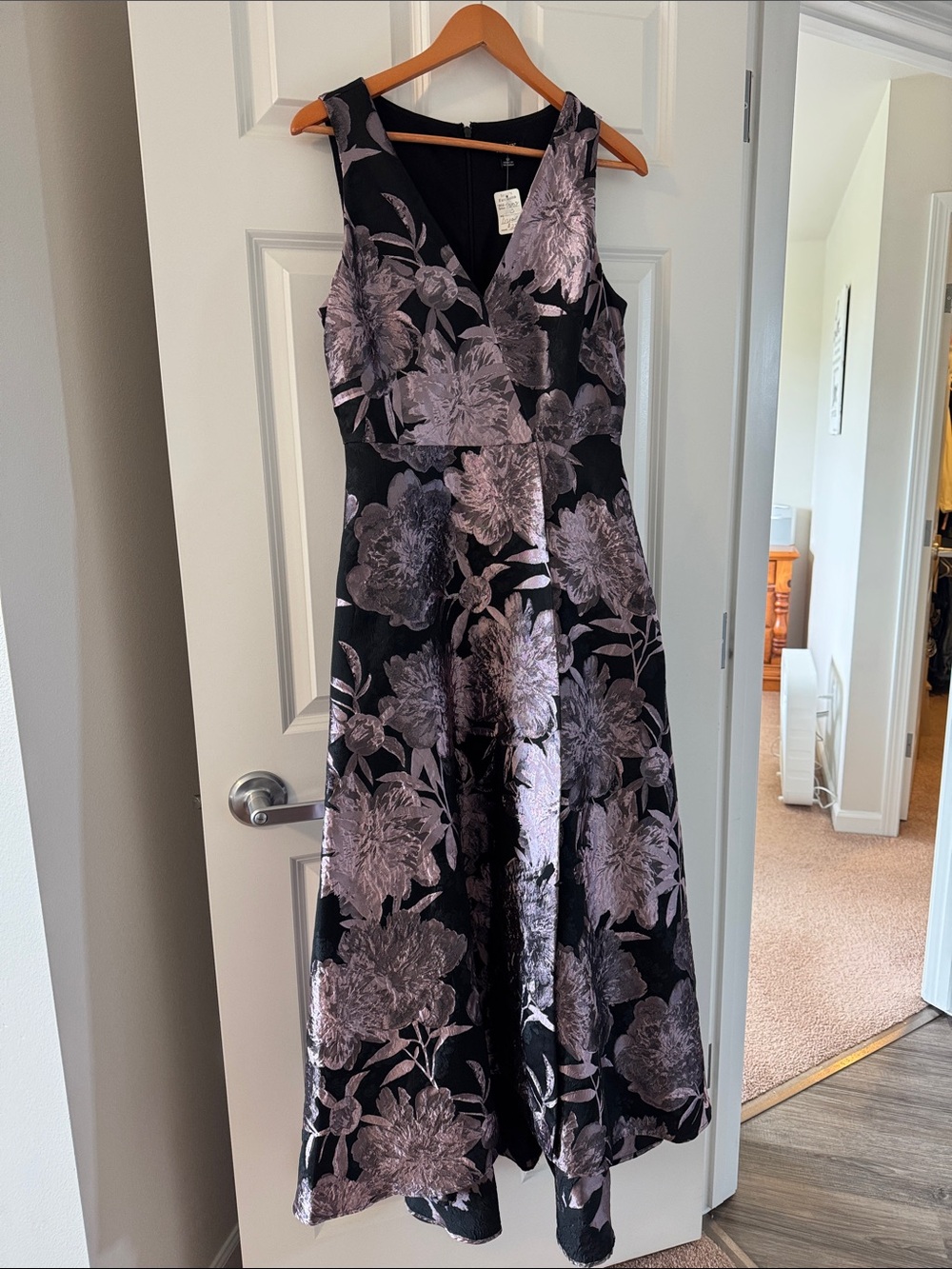 Formal Sleeveless Black/lilac Dress with pockets. Size 10 NWT